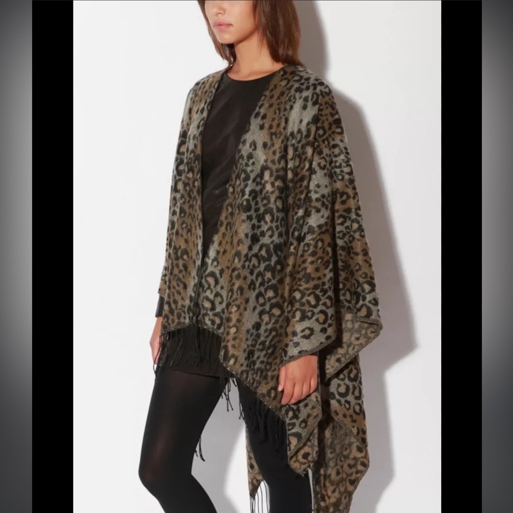Deena and Ozzy leopard wrap size o/s